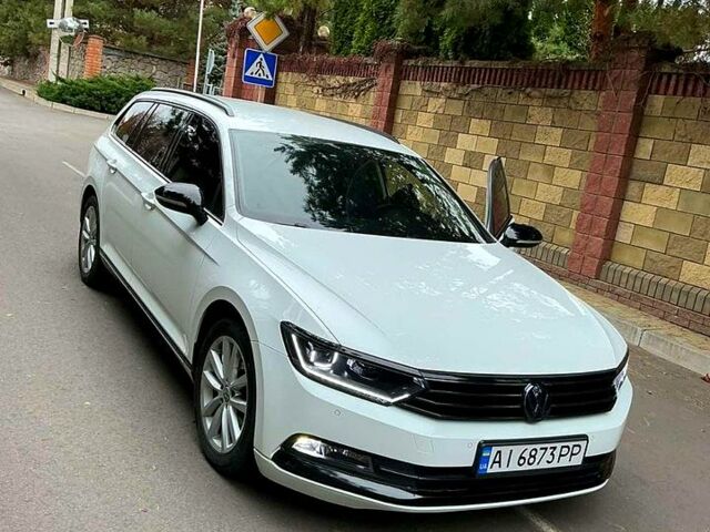 Белый Фольксваген Пассат, объемом двигателя 2 л и пробегом 268 тыс. км за 16500 $, фото 1 на Automoto.ua