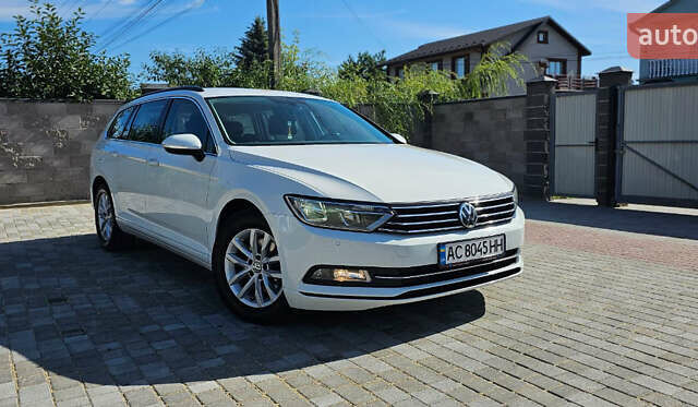Белый Фольксваген Пассат, объемом двигателя 1.6 л и пробегом 248 тыс. км за 13600 $, фото 1 на Automoto.ua