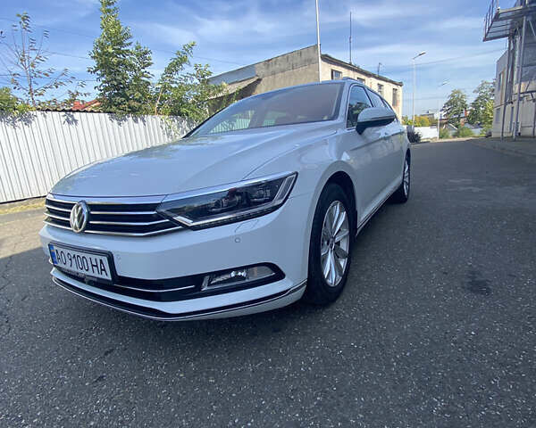 Белый Фольксваген Пассат, объемом двигателя 2 л и пробегом 244 тыс. км за 23700 $, фото 1 на Automoto.ua