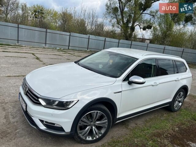 Белый Фольксваген Пассат, объемом двигателя 1.97 л и пробегом 276 тыс. км за 18000 $, фото 1 на Automoto.ua