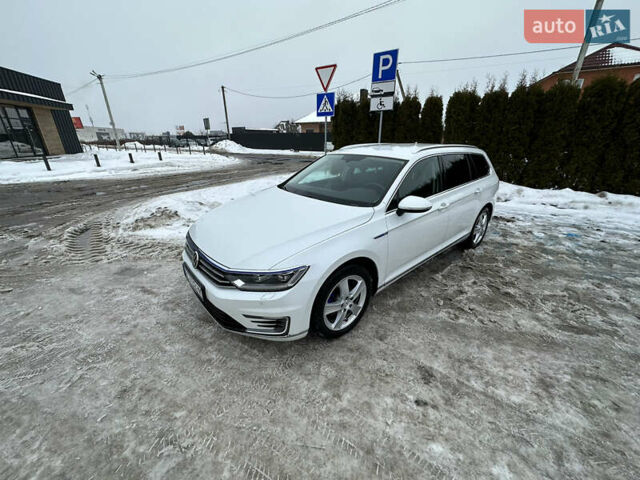 Белый Фольксваген Пассат, объемом двигателя 1.4 л и пробегом 189 тыс. км за 18999 $, фото 1 на Automoto.ua