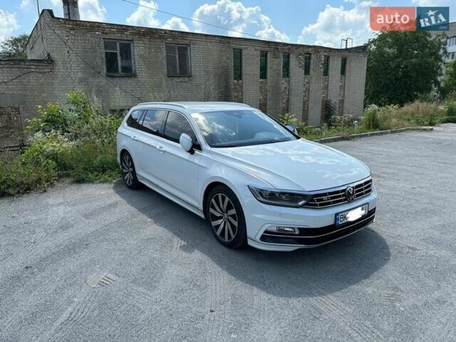 Белый Фольксваген Пассат, объемом двигателя 1.97 л и пробегом 220 тыс. км за 18499 $, фото 1 на Automoto.ua