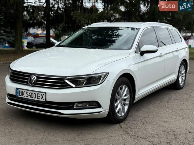 Білий Фольксваген Пассат, об'ємом двигуна 1.6 л та пробігом 220 тис. км за 11300 $, фото 1 на Automoto.ua