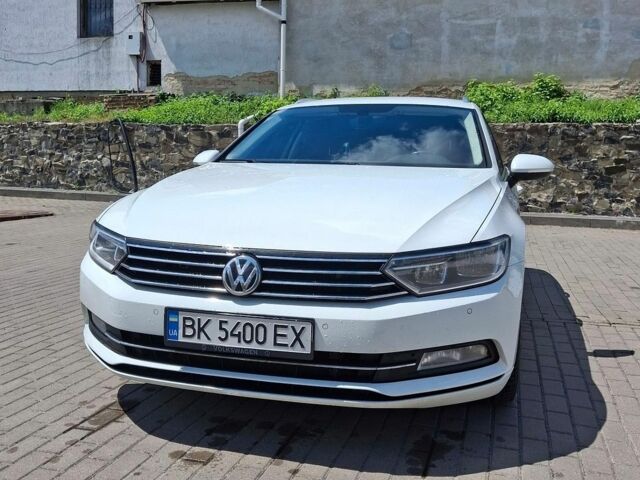 Білий Фольксваген Пассат, об'ємом двигуна 1.6 л та пробігом 301 тис. км за 12000 $, фото 1 на Automoto.ua