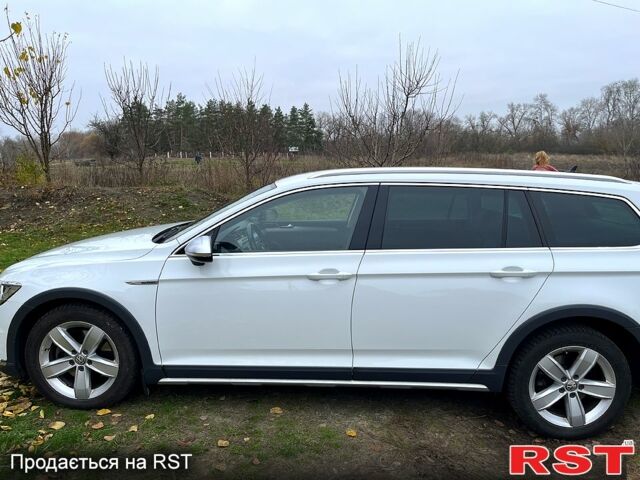 Білий Фольксваген Пассат, об'ємом двигуна 2 л та пробігом 250 тис. км за 17999 $, фото 1 на Automoto.ua