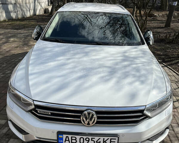 Белый Фольксваген Пассат, объемом двигателя 1.97 л и пробегом 250 тыс. км за 19300 $, фото 1 на Automoto.ua