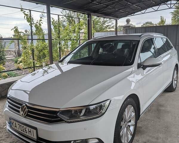 Белый Фольксваген Пассат, объемом двигателя 1.97 л и пробегом 223 тыс. км за 17000 $, фото 1 на Automoto.ua
