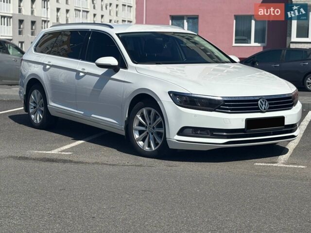 Білий Фольксваген Пассат, об'ємом двигуна 2 л та пробігом 240 тис. км за 17900 $, фото 1 на Automoto.ua