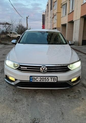 Белый Фольксваген Пассат, объемом двигателя 1.97 л и пробегом 232 тыс. км за 23000 $, фото 1 на Automoto.ua