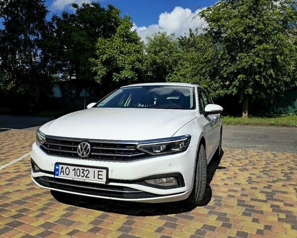 Белый Фольксваген Пассат, объемом двигателя 1.98 л и пробегом 212 тыс. км за 19300 $, фото 1 на Automoto.ua