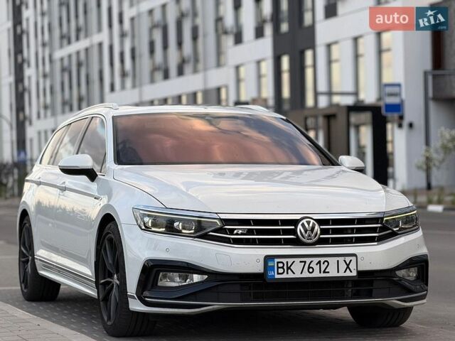 Белый Фольксваген Пассат, объемом двигателя 1.97 л и пробегом 237 тыс. км за 21500 $, фото 1 на Automoto.ua