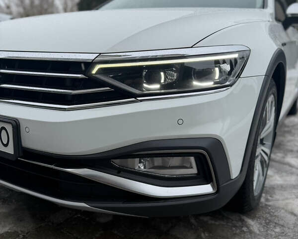 Білий Фольксваген Пассат, об'ємом двигуна 1.97 л та пробігом 175 тис. км за 25000 $, фото 1 на Automoto.ua