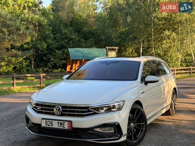 Белый Фольксваген Пассат, объемом двигателя 1.97 л и пробегом 238 тыс. км за 20999 $, фото 1 на Automoto.ua