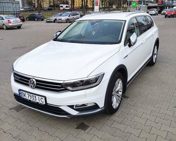 Белый Фольксваген Пассат, объемом двигателя 1.97 л и пробегом 193 тыс. км за 22999 $, фото 1 на Automoto.ua