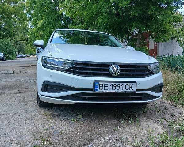 Белый Фольксваген Пассат, объемом двигателя 1.97 л и пробегом 260 тыс. км за 21000 $, фото 1 на Automoto.ua