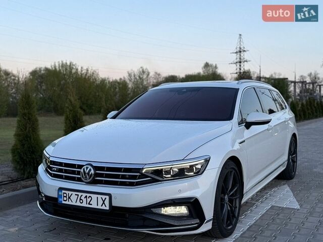Белый Фольксваген Пассат, объемом двигателя 1.97 л и пробегом 237 тыс. км за 22900 $, фото 1 на Automoto.ua