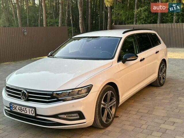 Белый Фольксваген Пассат, объемом двигателя 1.98 л и пробегом 240 тыс. км за 21000 $, фото 1 на Automoto.ua