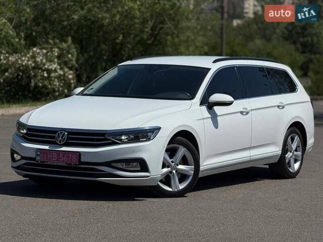 Белый Фольксваген Пассат, объемом двигателя 2 л и пробегом 260 тыс. км за 19500 $, фото 1 на Automoto.ua