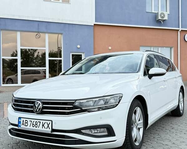 Белый Фольксваген Пассат, объемом двигателя 1.97 л и пробегом 221 тыс. км за 20399 $, фото 1 на Automoto.ua