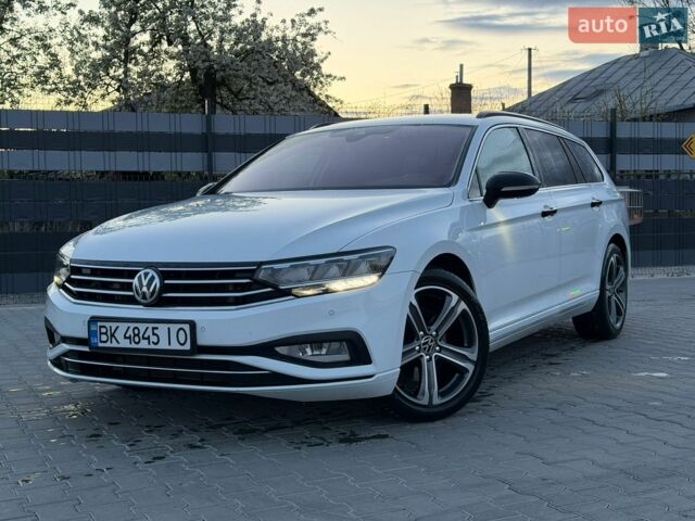 Белый Фольксваген Пассат, объемом двигателя 1.98 л и пробегом 240 тыс. км за 20500 $, фото 1 на Automoto.ua