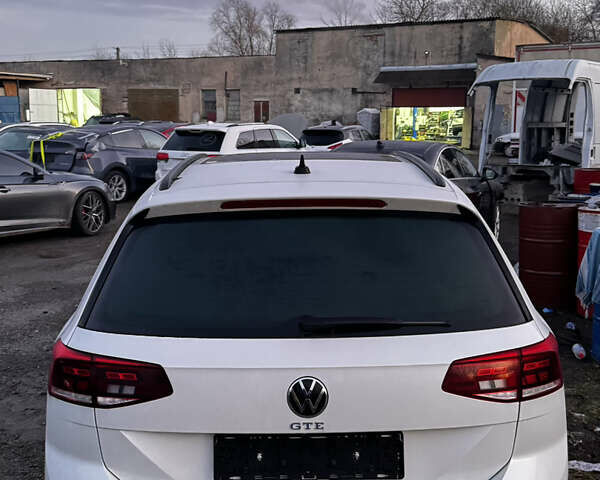 Белый Фольксваген Пассат, объемом двигателя 1.4 л и пробегом 89 тыс. км за 15500 $, фото 1 на Automoto.ua