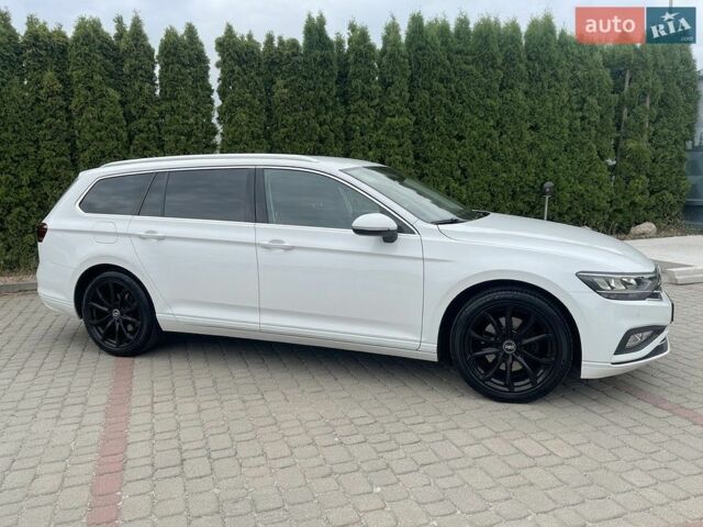 Белый Фольксваген Пассат, объемом двигателя 1.97 л и пробегом 230 тыс. км за 17300 $, фото 1 на Automoto.ua