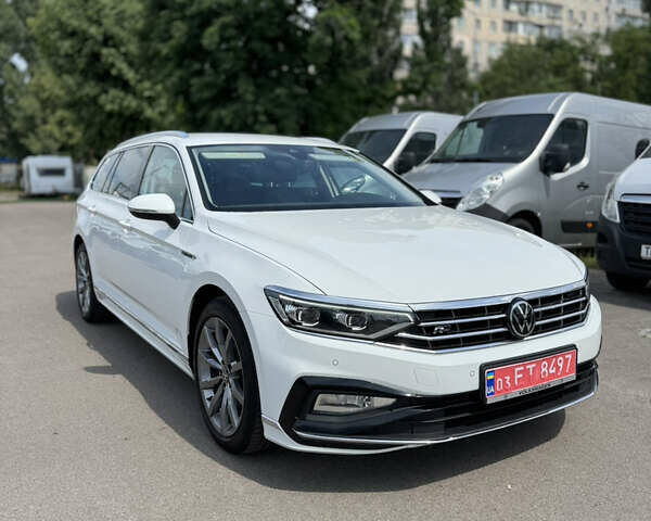 Белый Фольксваген Пассат, объемом двигателя 2 л и пробегом 194 тыс. км за 25900 $, фото 1 на Automoto.ua