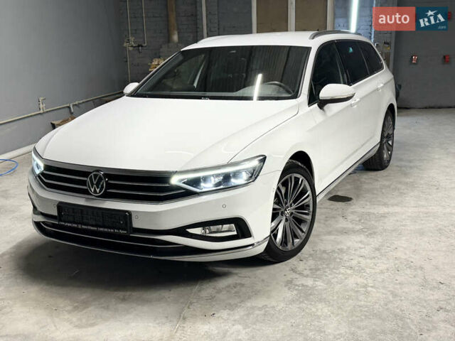 Белый Фольксваген Пассат, объемом двигателя 1.97 л и пробегом 170 тыс. км за 27900 $, фото 1 на Automoto.ua