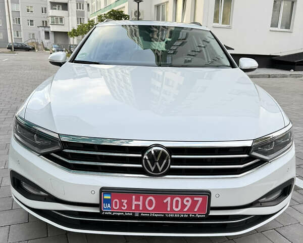 Белый Фольксваген Пассат, объемом двигателя 2 л и пробегом 205 тыс. км за 27500 $, фото 1 на Automoto.ua