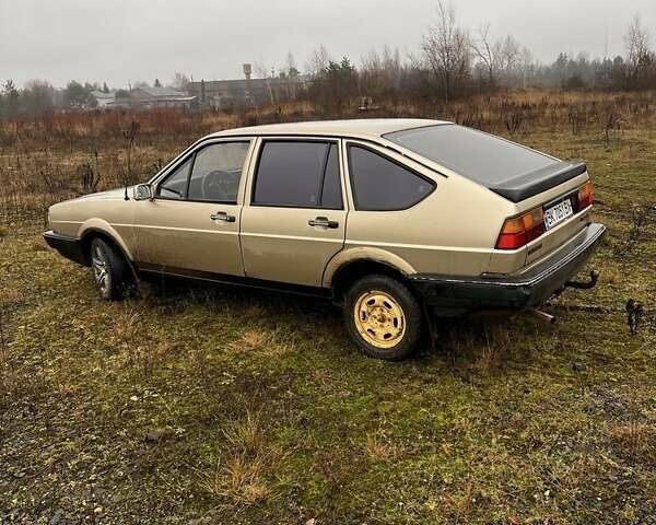 Бежевий Фольксваген Пассат, об'ємом двигуна 1.6 л та пробігом 450 тис. км за 1100 $, фото 1 на Automoto.ua