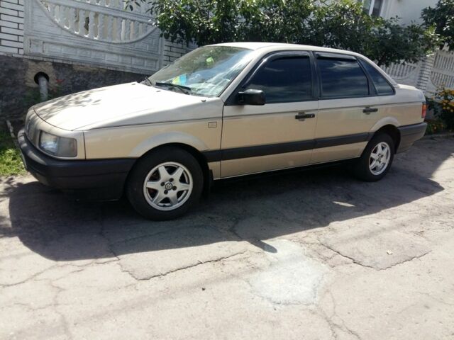 Бежевый Фольксваген Пассат, объемом двигателя 1.8 л и пробегом 1 тыс. км за 2200 $, фото 1 на Automoto.ua