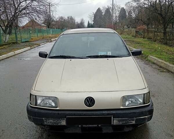 Бежевый Фольксваген Пассат, объемом двигателя 1.78 л и пробегом 300 тыс. км за 1100 $, фото 1 на Automoto.ua