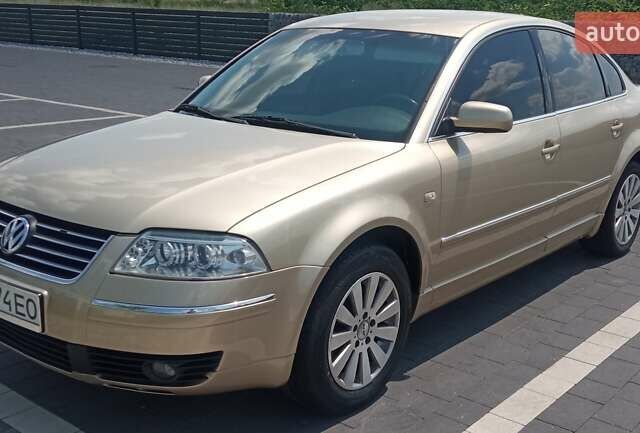 Бежевый Фольксваген Пассат, объемом двигателя 1.6 л и пробегом 300 тыс. км за 5000 $, фото 1 на Automoto.ua