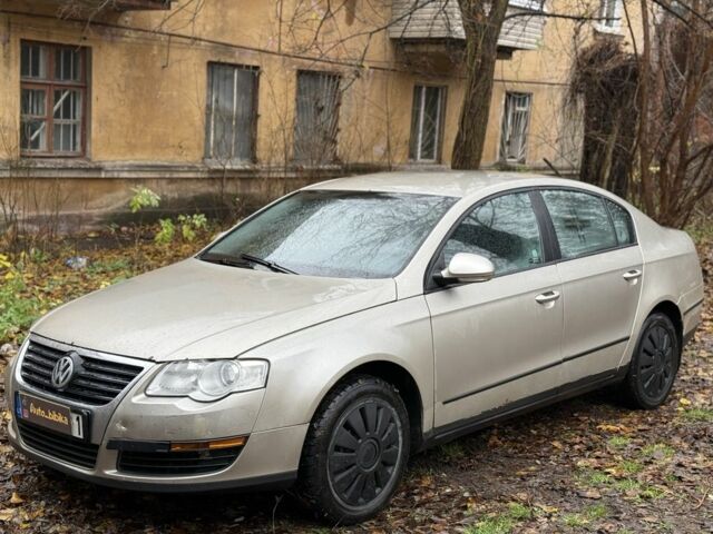 Бежевый Фольксваген Пассат, объемом двигателя 2 л и пробегом 300 тыс. км за 2199 $, фото 1 на Automoto.ua