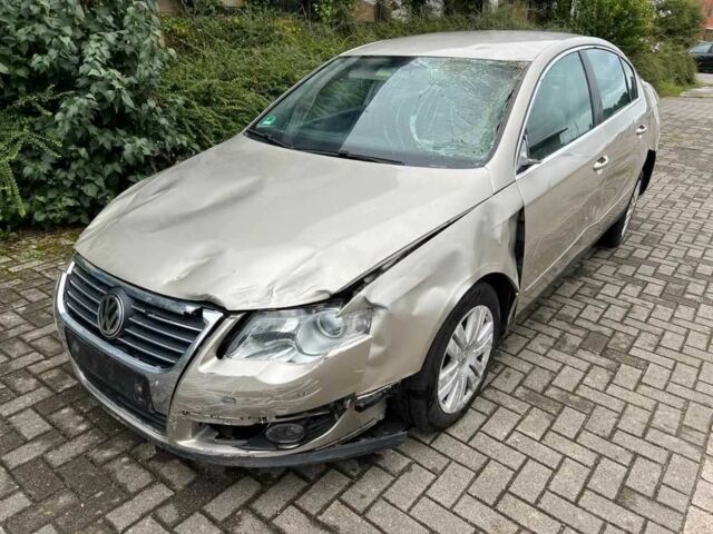 Бежевий Фольксваген Пассат, об'ємом двигуна 2 л та пробігом 177 тис. км за 2000 $, фото 1 на Automoto.ua