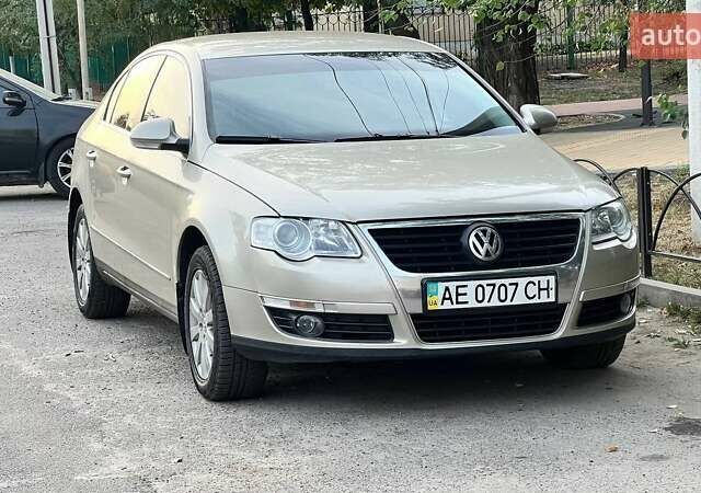 Бежевий Фольксваген Пассат, об'ємом двигуна 2 л та пробігом 209 тис. км за 7850 $, фото 1 на Automoto.ua