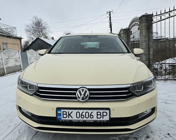 Бежевый Фольксваген Пассат, объемом двигателя 1.97 л и пробегом 360 тыс. км за 12000 $, фото 1 на Automoto.ua