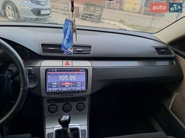 Бежевый Фольксваген Пассат, объемом двигателя 1.97 л и пробегом 280 тыс. км за 4300 $, фото 1 на Automoto.ua