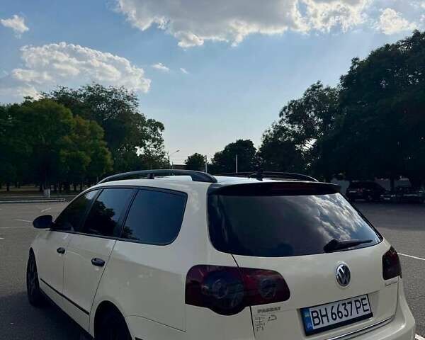 Бежевый Фольксваген Пассат, объемом двигателя 2 л и пробегом 300 тыс. км за 6300 $, фото 1 на Automoto.ua