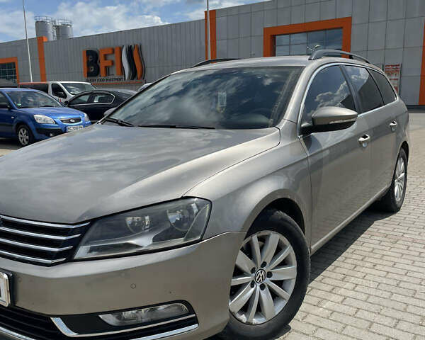 Бежевый Фольксваген Пассат, объемом двигателя 1.6 л и пробегом 330 тыс. км за 8200 $, фото 1 на Automoto.ua