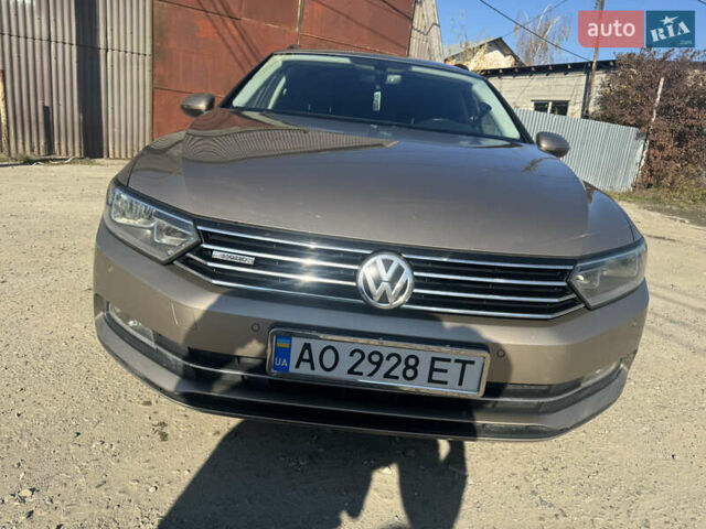 Бежевый Фольксваген Пассат, объемом двигателя 1.6 л и пробегом 300 тыс. км за 12000 $, фото 1 на Automoto.ua