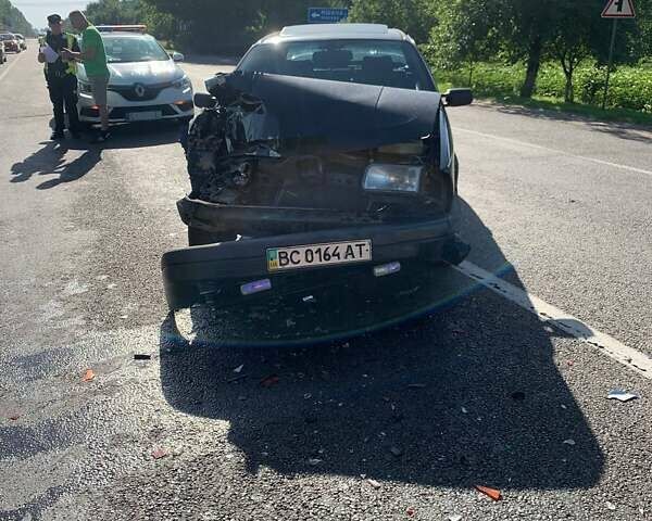 Черный Фольксваген Пассат, объемом двигателя 1.8 л и пробегом 300 тыс. км за 1300 $, фото 1 на Automoto.ua