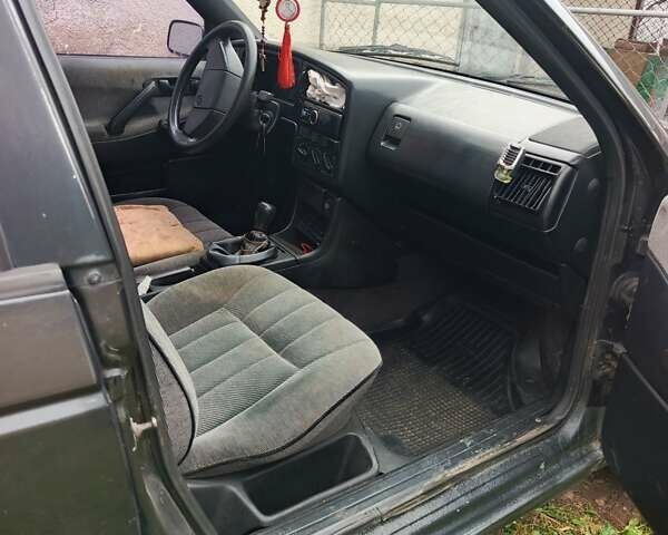 Чорний Фольксваген Пассат, об'ємом двигуна 1.6 л та пробігом 515 тис. км за 950 $, фото 1 на Automoto.ua