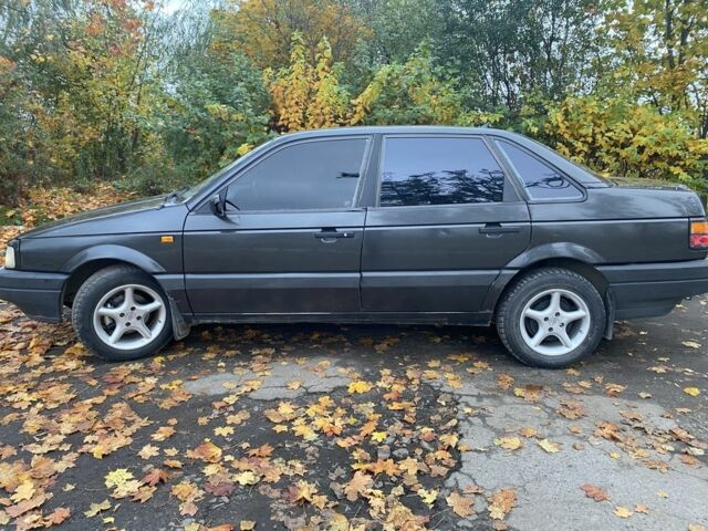 Черный Фольксваген Пассат, объемом двигателя 1.8 л и пробегом 100 тыс. км за 2100 $, фото 1 на Automoto.ua