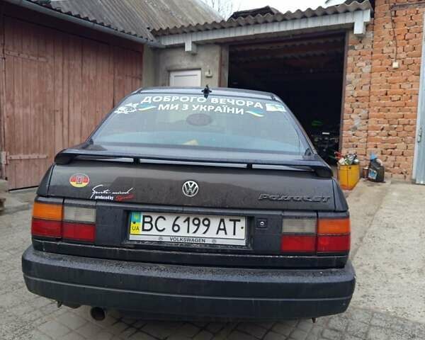 Чорний Фольксваген Пассат, об'ємом двигуна 1.8 л та пробігом 300 тис. км за 1000 $, фото 1 на Automoto.ua