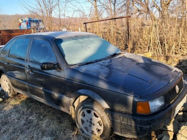 Черный Фольксваген Пассат, объемом двигателя 1.8 л и пробегом 300 тыс. км за 750 $, фото 1 на Automoto.ua