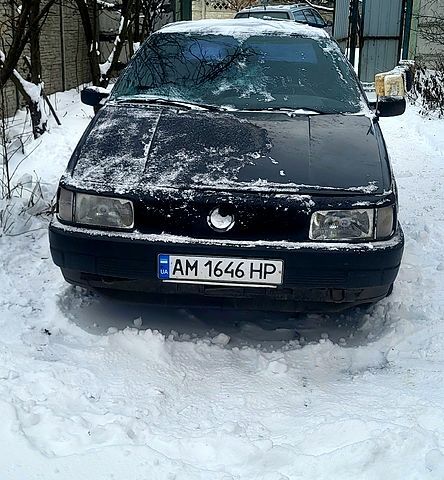 Черный Фольксваген Пассат, объемом двигателя 1.8 л и пробегом 240 тыс. км за 820 $, фото 1 на Automoto.ua