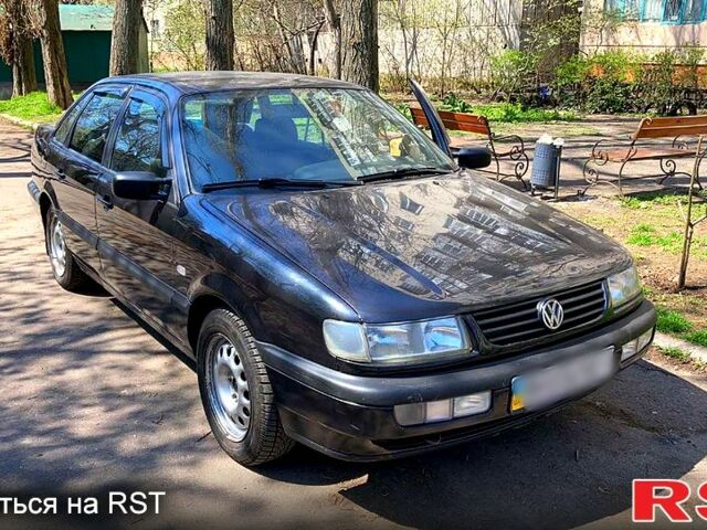 Черный Фольксваген Пассат, объемом двигателя 1.8 л и пробегом 208 тыс. км за 2500 $, фото 1 на Automoto.ua