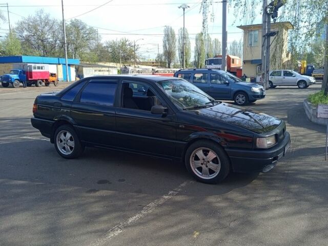 Черный Фольксваген Пассат, объемом двигателя 2 л и пробегом 470 тыс. км за 2100 $, фото 1 на Automoto.ua