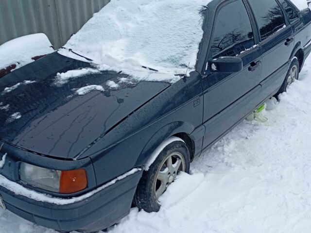 Черный Фольксваген Пассат, объемом двигателя 1.8 л и пробегом 333 тыс. км за 1200 $, фото 1 на Automoto.ua